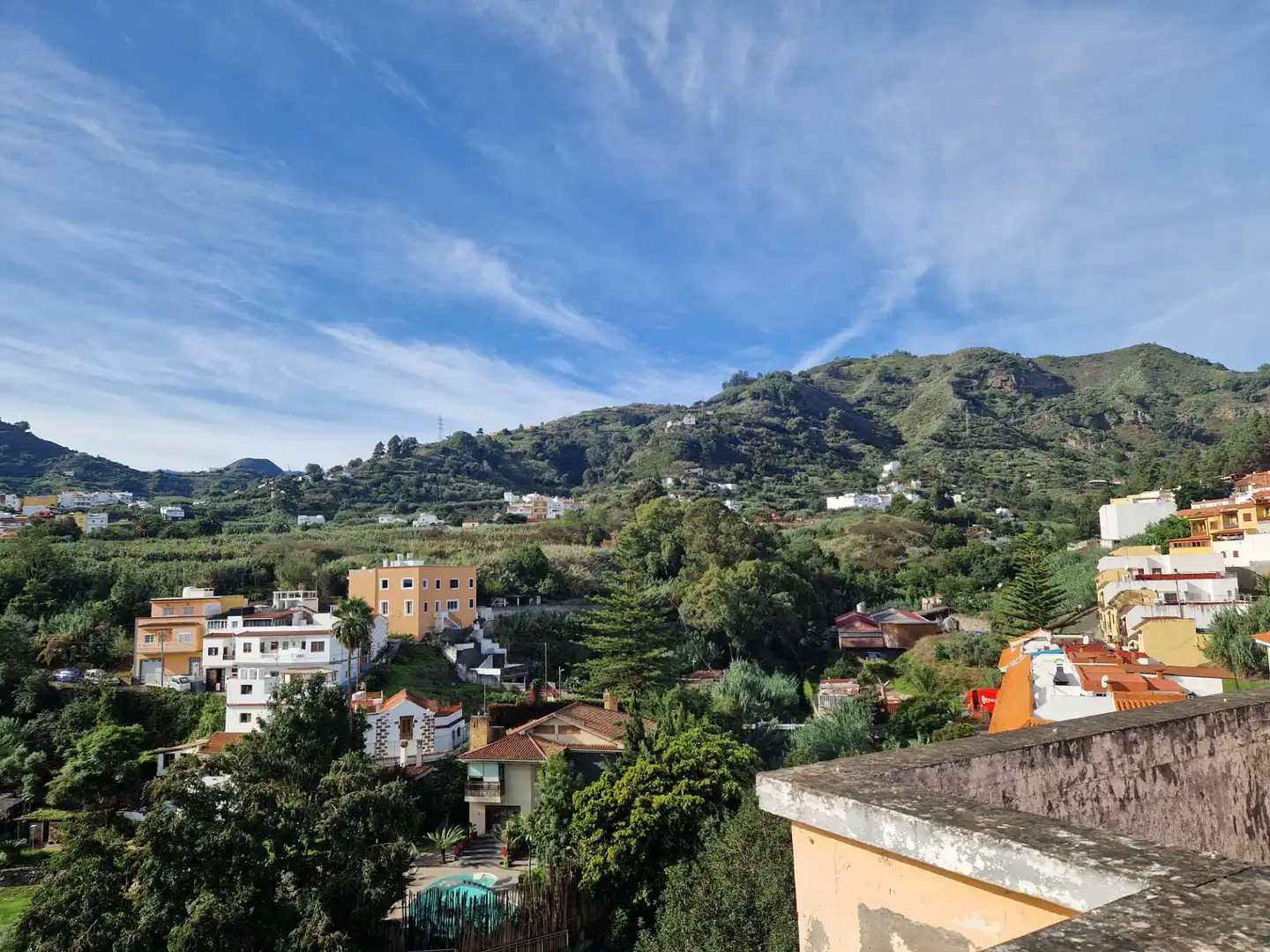 Vista exterior de Casa adosada en venda en Teror amb Jardí privat i Internet