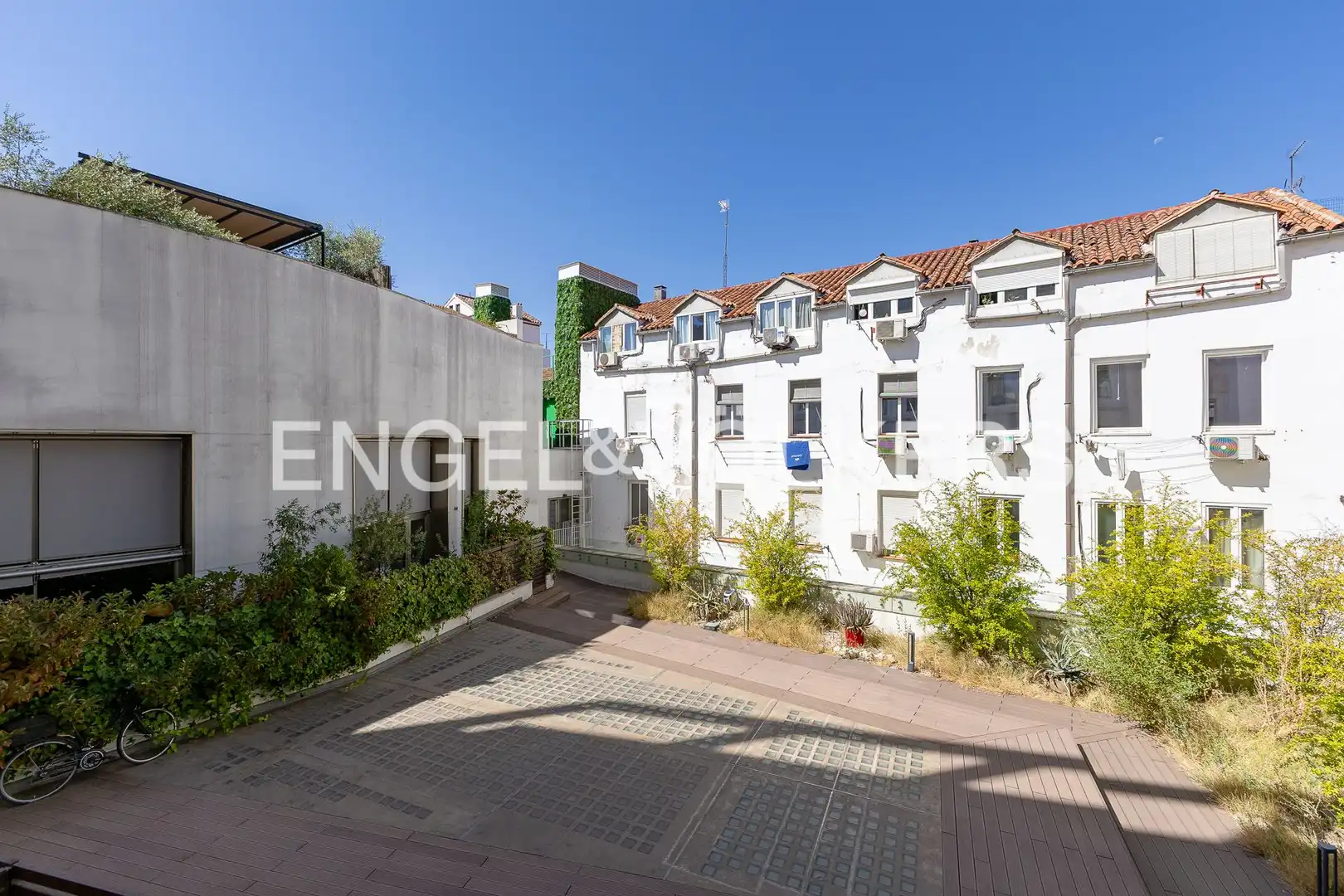 Vista exterior de Piso de alquiler en Madrid con Aire acondicionado, Calefacción y Piscina