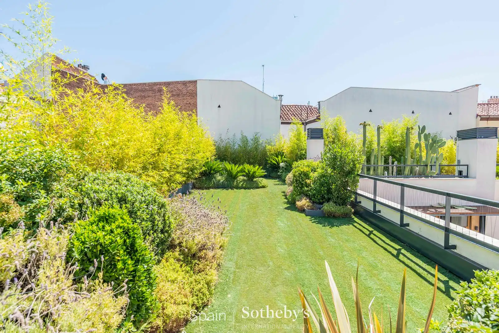 Jardín de Ático en venta en Madrid con Aire acondicionado, Calefacción y Jardín privado
