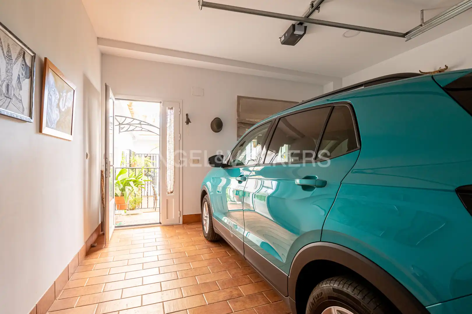 Vista exterior de Casa o xalet en venda en Utrera amb Aire condicionat, Calefacció i Terrassa