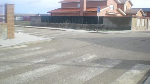 Se vende magnífica parcela en esquina de 250 m2 con excelente orientación. Zona Urbanización Los Lirios., immagine 2