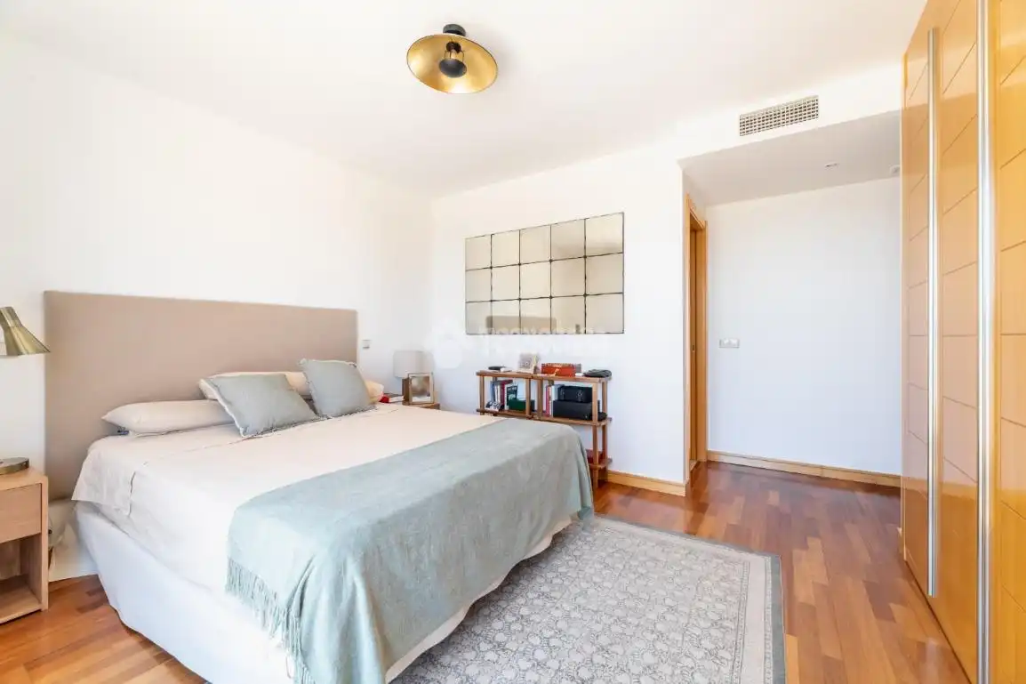Schlafzimmer von Einfamilien-Reihenhaus zum Verkauf in Torrelodones mit Klimaanlage, Heizung und Terrasse
