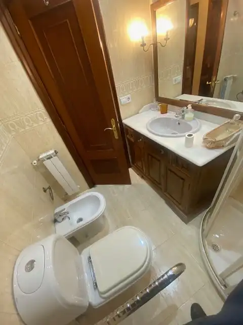 Badezimmer von Wohnung zum Verkauf in Vigo  mit Heizung, Parkett und Abstellraum