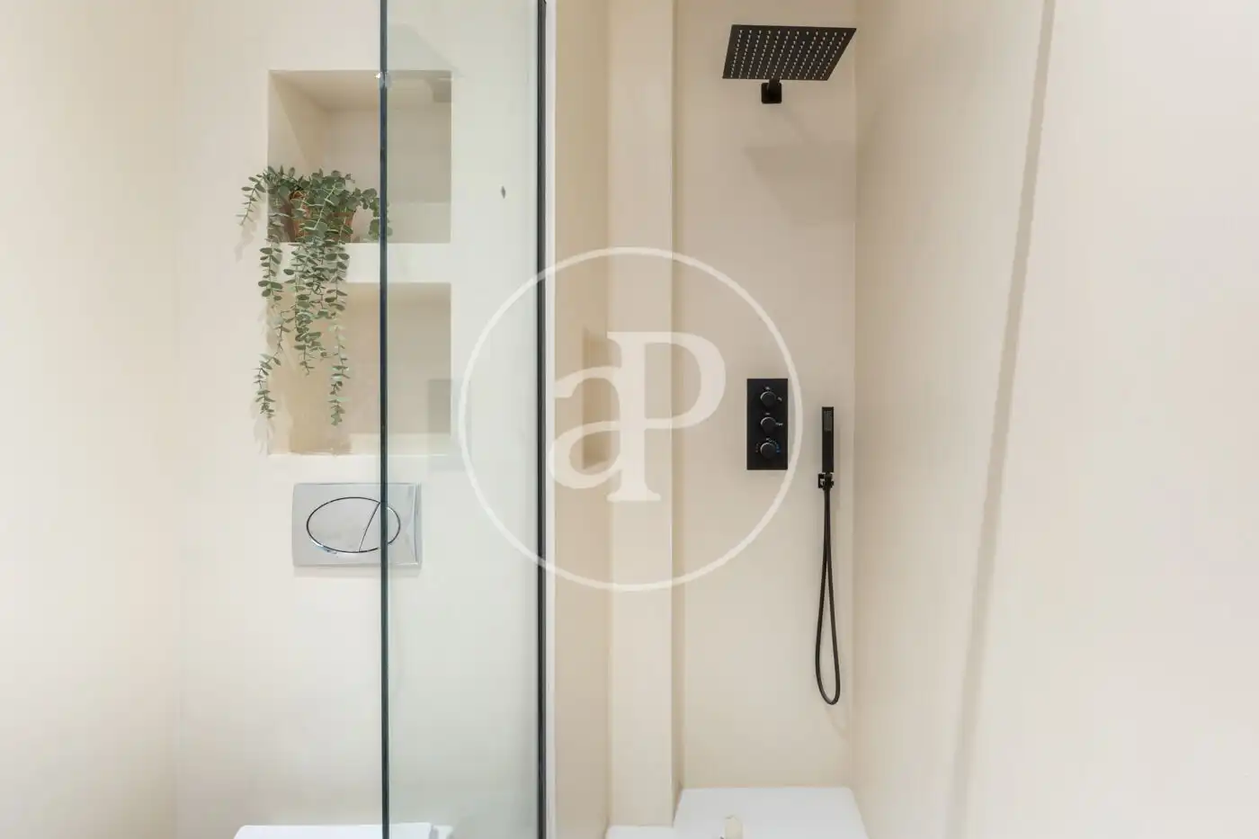 Bathroom of Flat for sale in Valencia  with Air Conditioner, Heating and Furnished