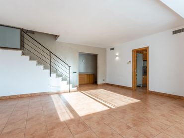 Attico con balcone in vendita a Carrer de la Font Nova