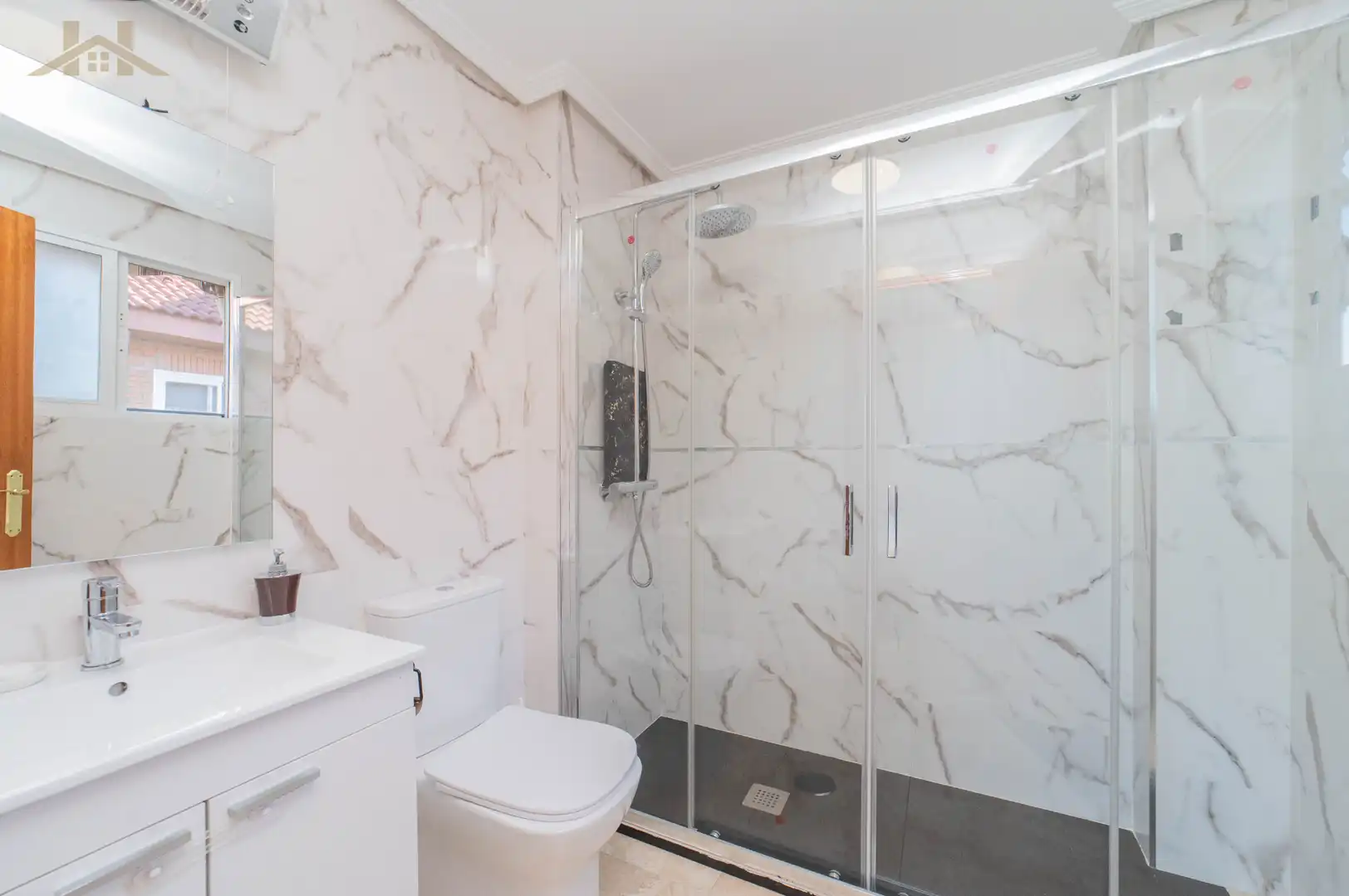 Bathroom of Flat for sale in Móstoles  with Air Conditioner, Heating and Terrace