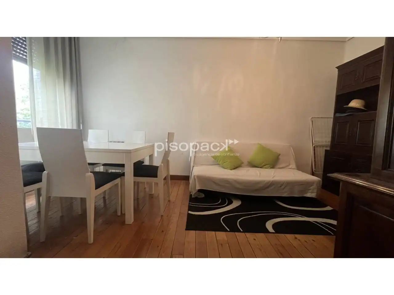 Wohnzimmer von Wohnung zum Verkauf in  Pamplona / Iruña mit Heizung, Parkett und Balkon