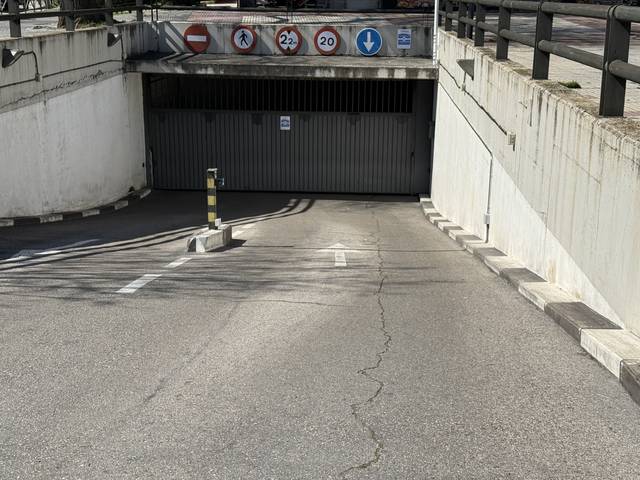 Garaje en Alquiler en Calle de la Rioja, 77 en Zarzaquemada