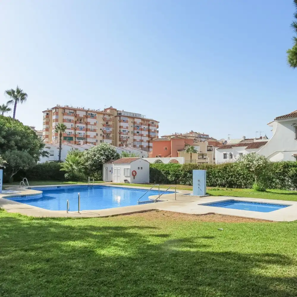 Piscina de Casa adosada en venta en Torrox con Aire acondicionado, Calefacción y Terraza