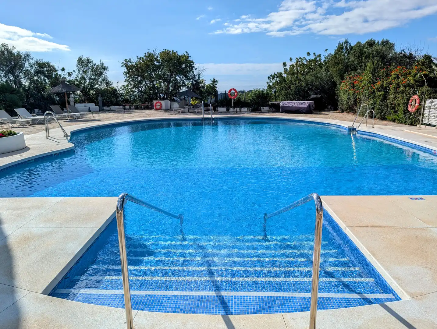 Piscina de Casa adosada en venta en Istán con Aire acondicionado, Terraza y Piscina
