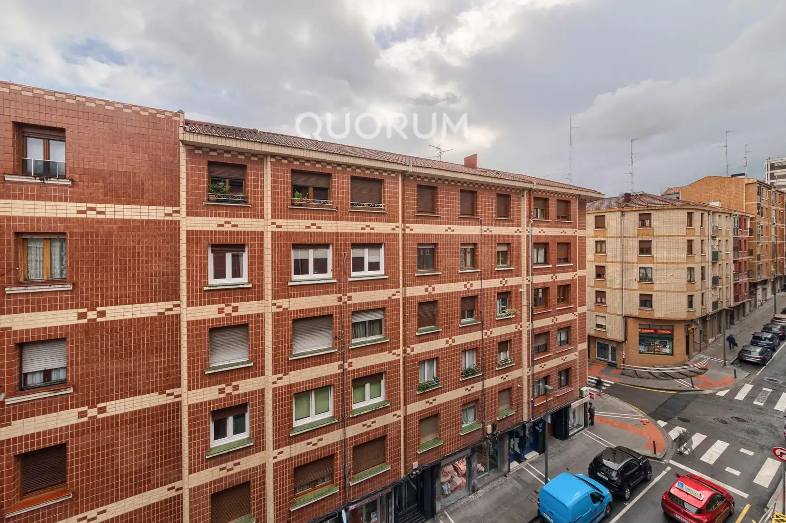Vista exterior de Pis en venda en Basauri  amb Calefacció i Parquet