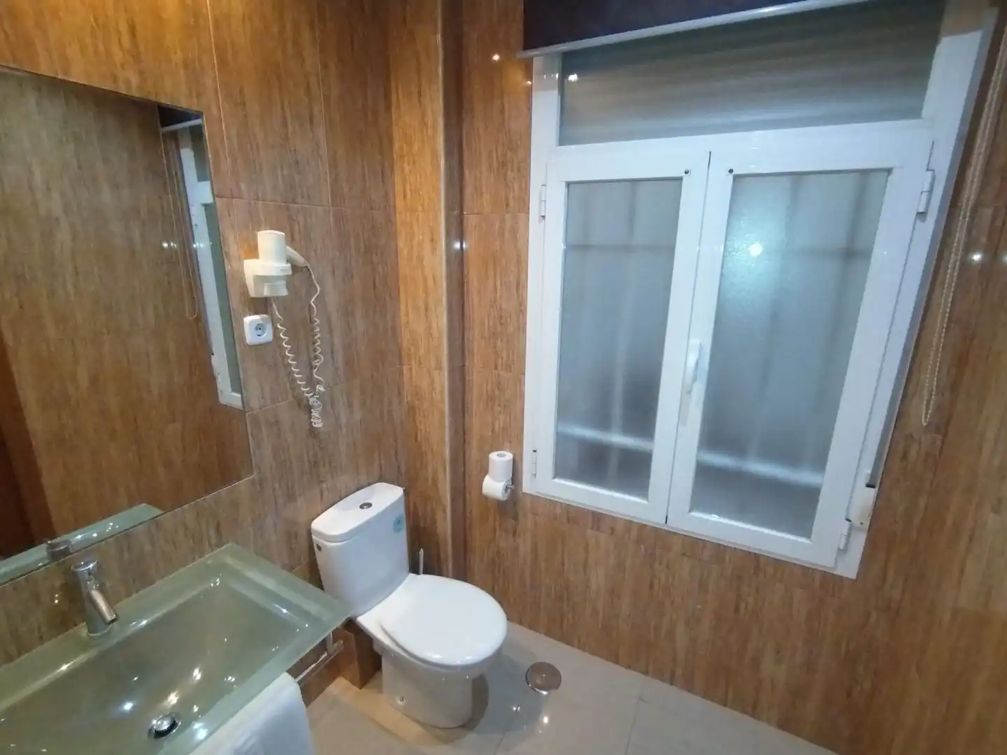 Bathroom of Flat for rent in Madrid  with Air Conditioner, Heating and Furnished