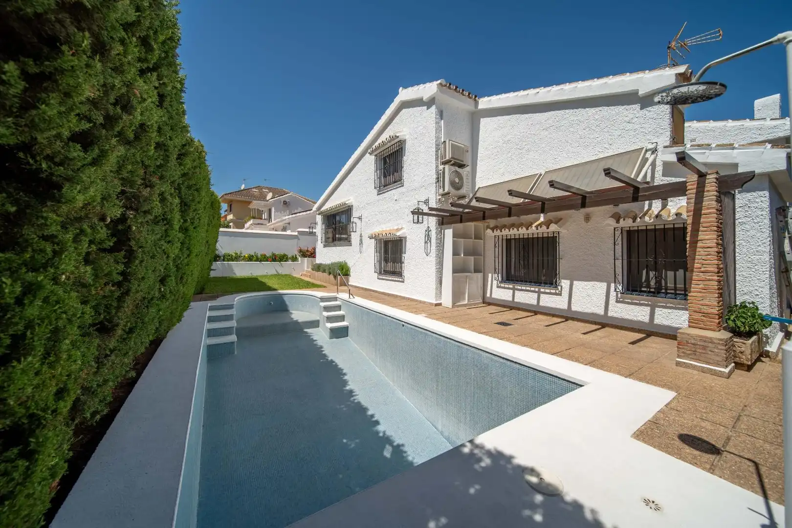 Villa con piscina in vendita a Castillo Sohail - Myramar