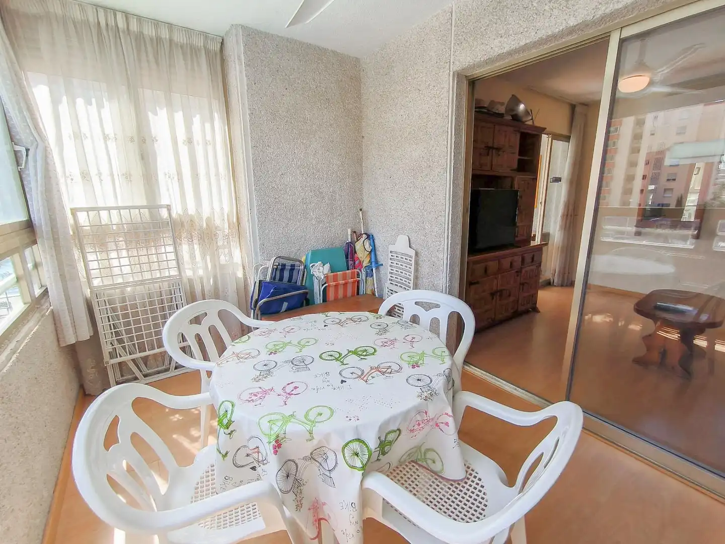 Menjador de Apartament en venda en Benidorm amb Aire condicionat, Jardí privat i Moblat