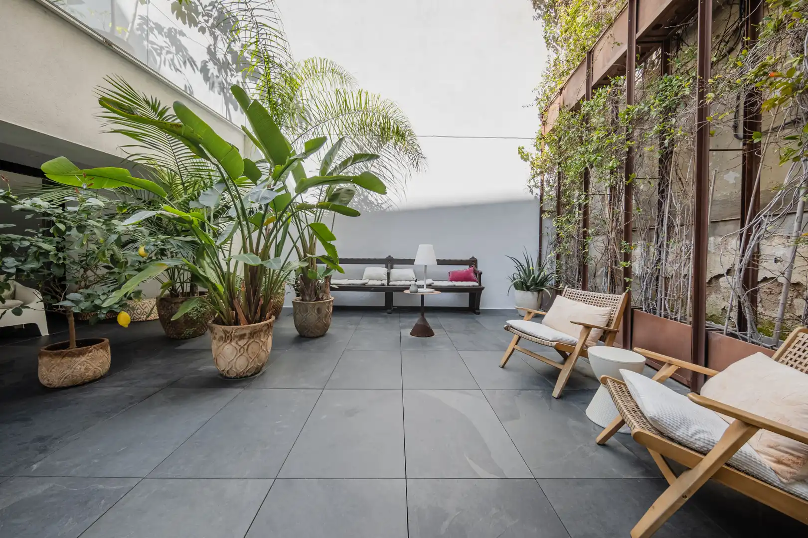 Terrasse von Maisonette zum Verkauf in Barcelona mit Klimaanlage, Heizung und Privatgarten