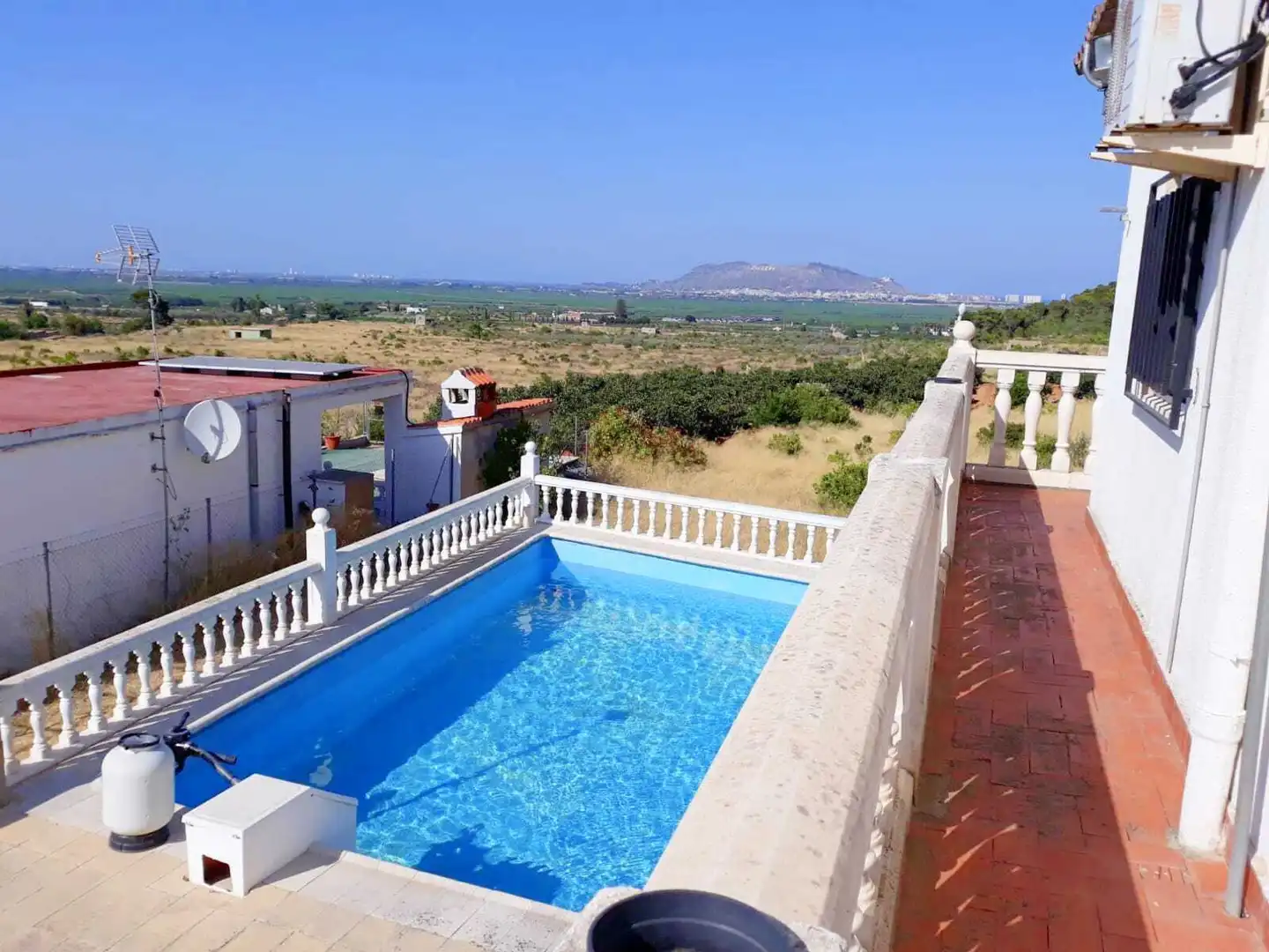 Casa adosada en venda a Llaurí