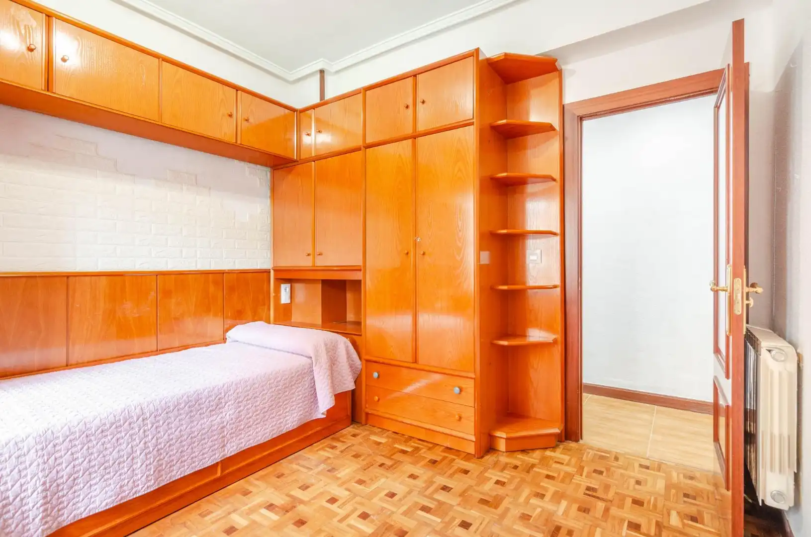 Flat for rent in Calle RAMON PEREZ DE AYALA, 52, San Pedro - Siana