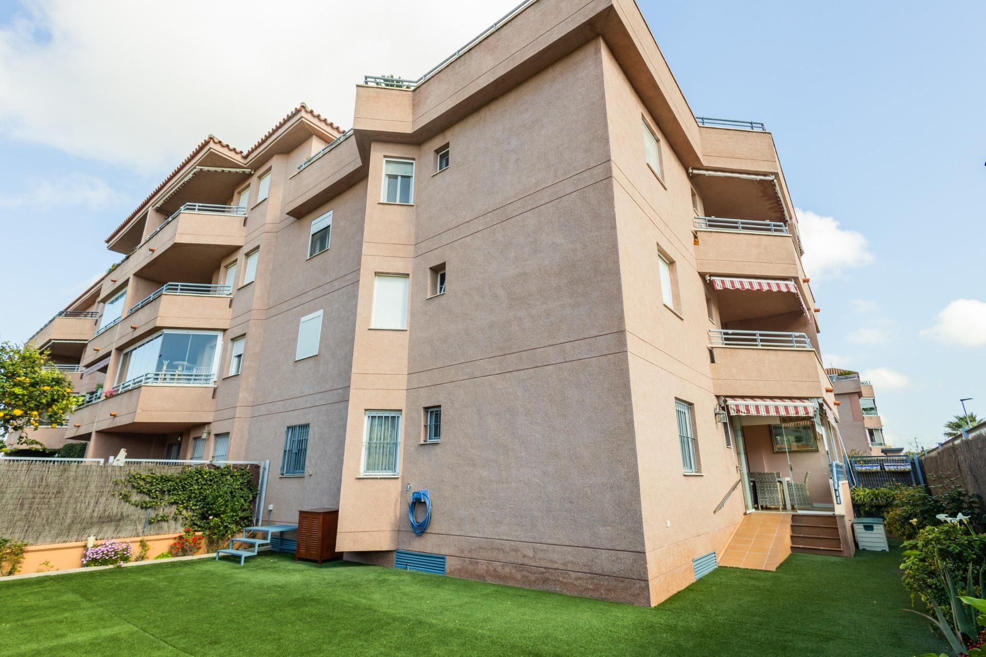 Vista exterior de Pis en venda en Sanlúcar de Barrameda amb Calefacció, Jardí privat i Terrassa