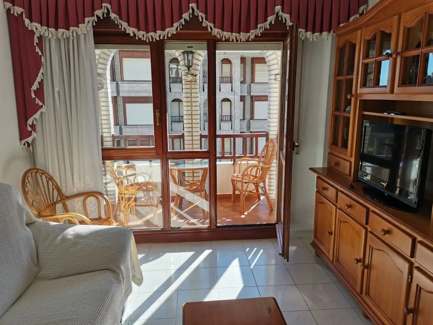 Wohnzimmer von Wohnung zur Miete in Noja mit Heizung, Privatgarten und Terrasse