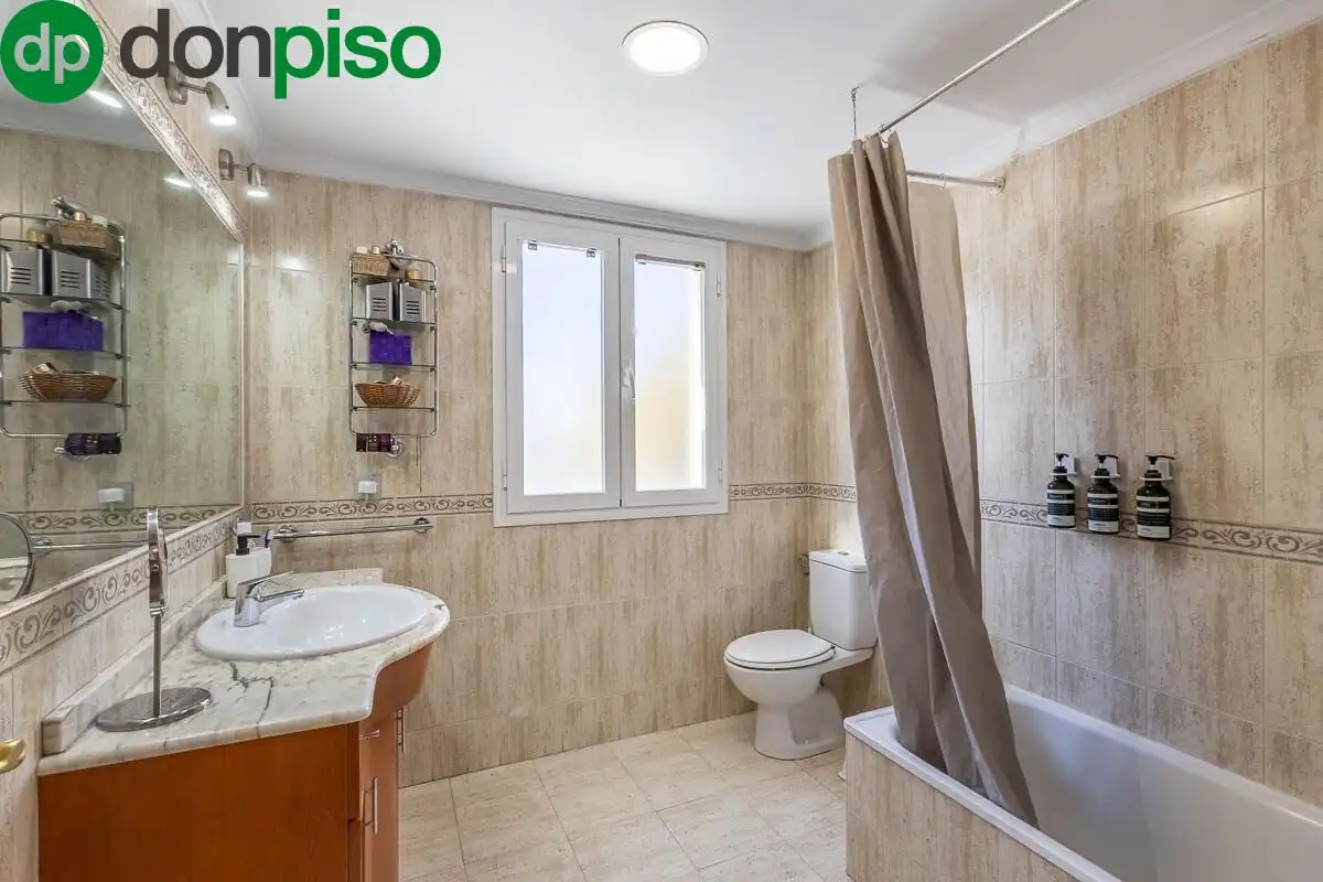 Houses for sale in Calle BADEN POWELL, 13, Barrio de Zaidín