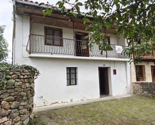 Exterior view of Single-family semi-detached for sale in Santiurde de Toranzo