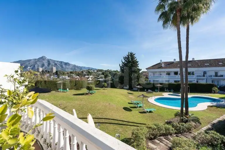 Piso con terraza en venta en CALIFA-UR NVA ANDALUCIA