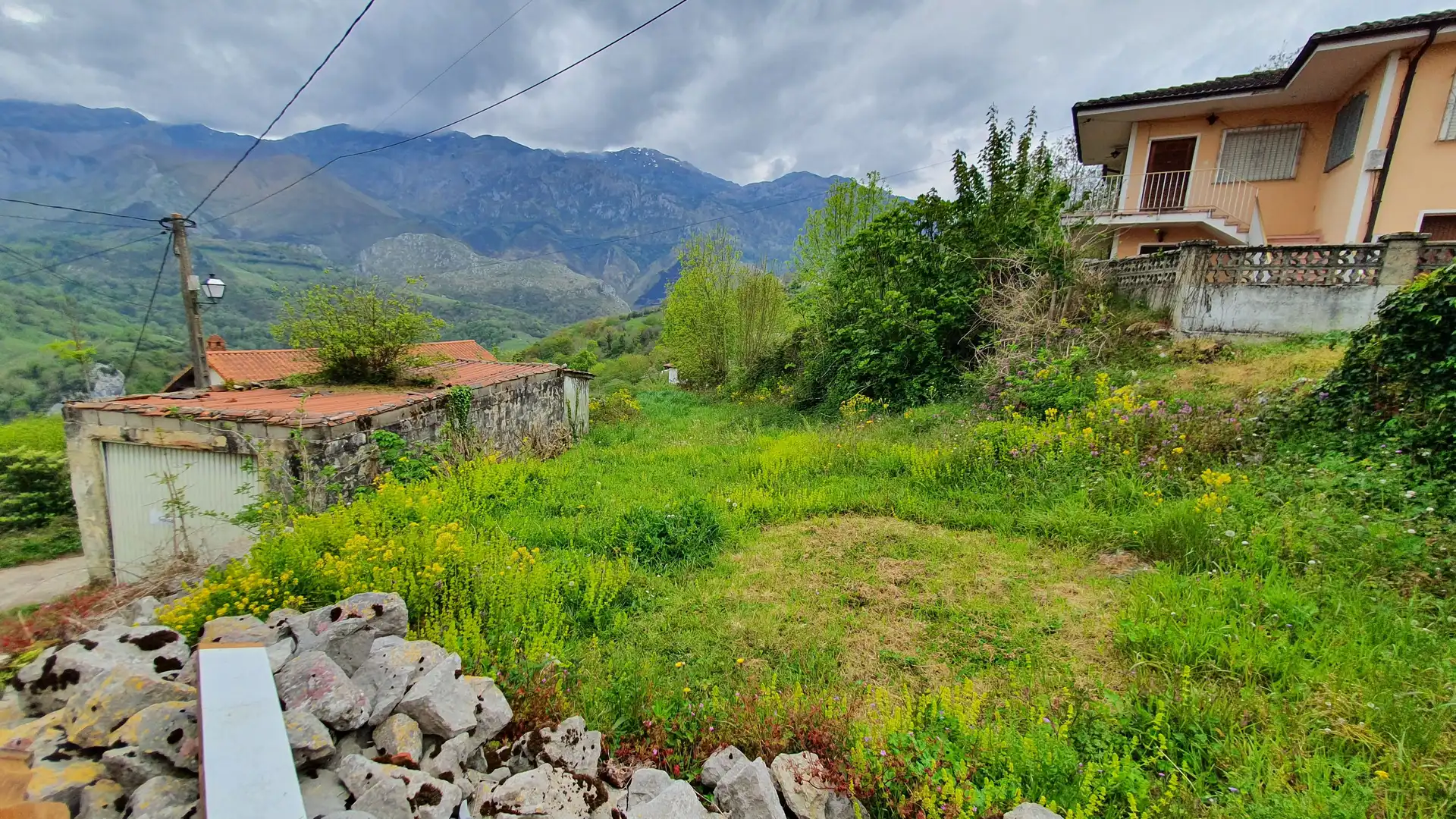 Casa adosada en venda en Cabrales amb Jardí privat, Traster i Balcó