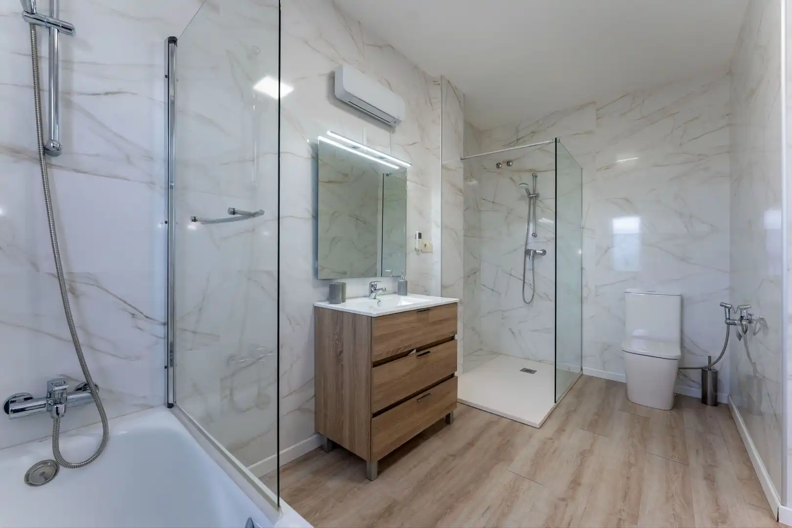 Bathroom of Houses for sale in Coín  with Swimming Pool