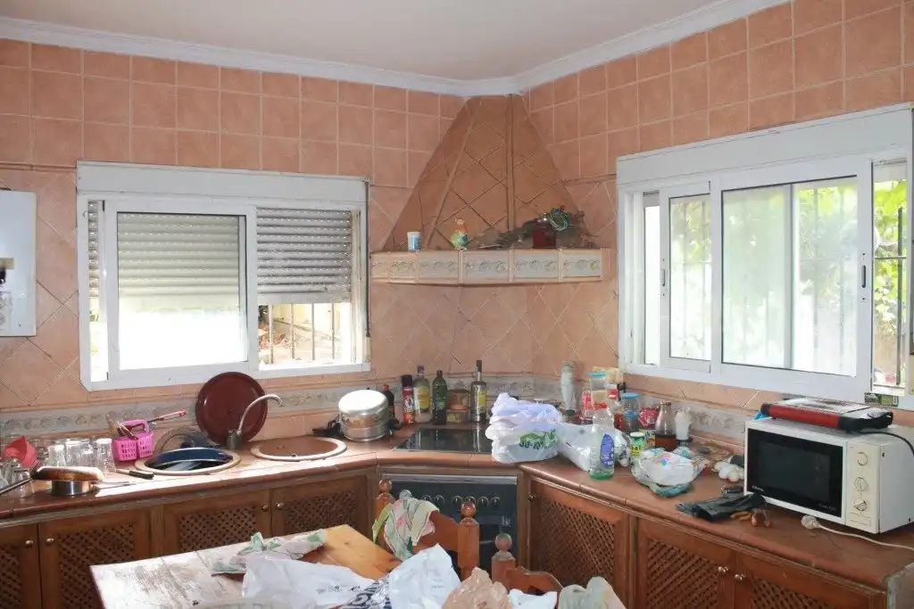 Cuina de Casa o xalet en venda en San Martín del Tesorillo amb Calefacció, Jardí privat i Terrassa