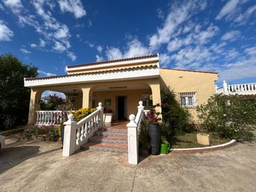 House with pool for sale in Calle del Cuartel 10