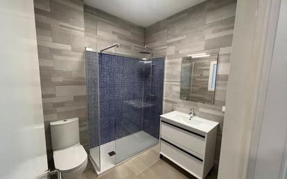 Bathroom of Flat for sale in  Lleida Capital  with Terrace and Balcony