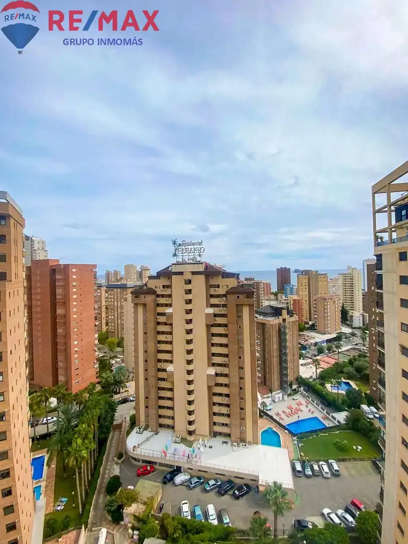 Vista exterior de Pis de lloguer en Benidorm amb Piscina, Moblat i Balcó