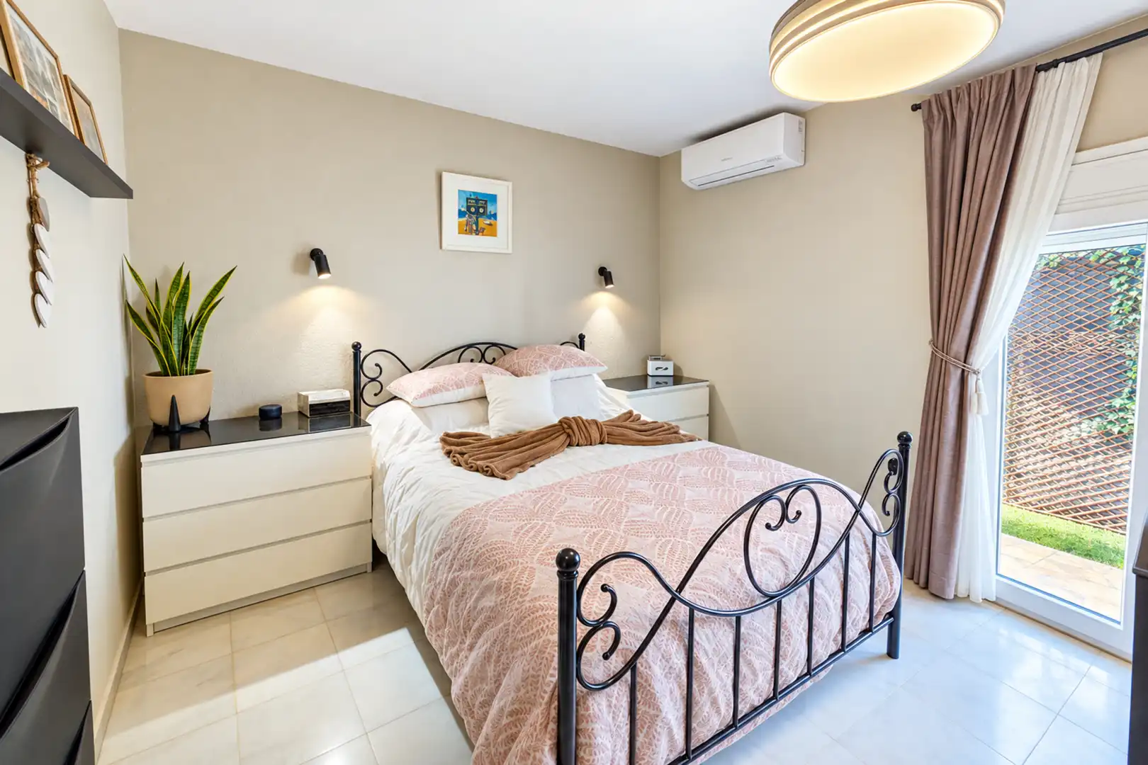 Bedroom of Houses for sale in La Duquesa