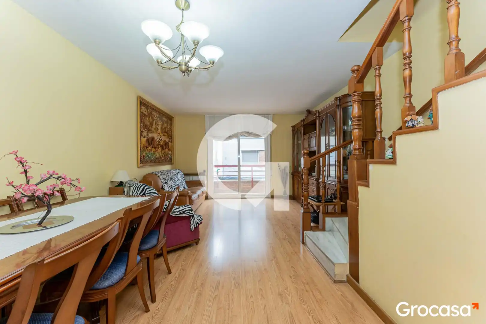 Casa adosada en venta en Cornellà de Llobregat con Aire acondicionado, Calefacción y Trastero