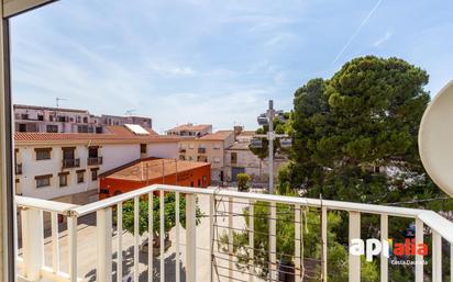 Außenansicht von Wohnung zum verkauf in Roda de Berà mit Terrasse und Balkon