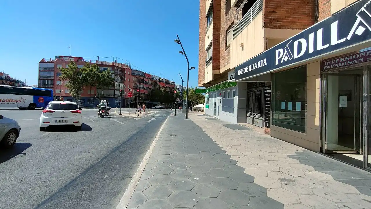 Vista exterior de Local de lloguer en Benidorm amb Aire condicionat