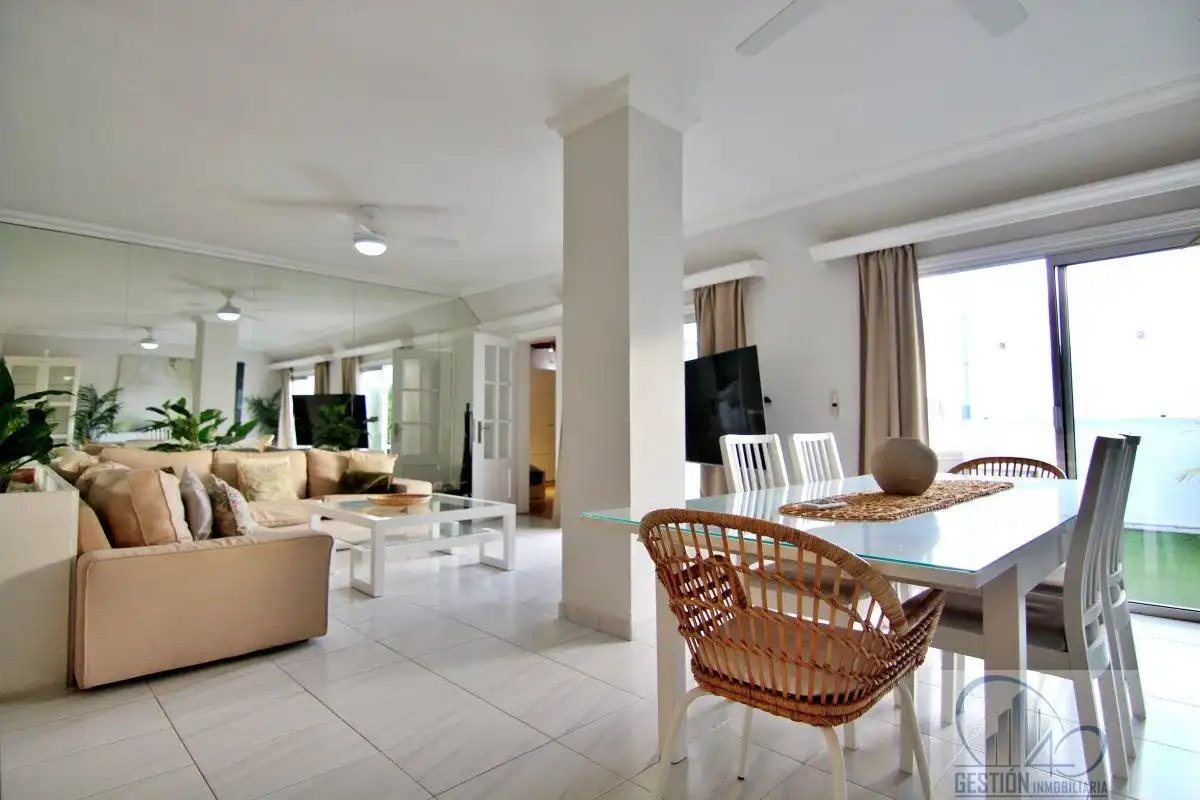 Sala de estar de Ático en venta en Santa Cruz de Tenerife con Trastero, Amueblado y Alarma