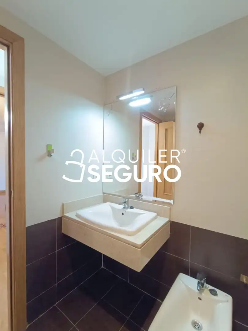 Bathroom of Flat for rent in Parla  with Air Conditioner, Heating and Terrace