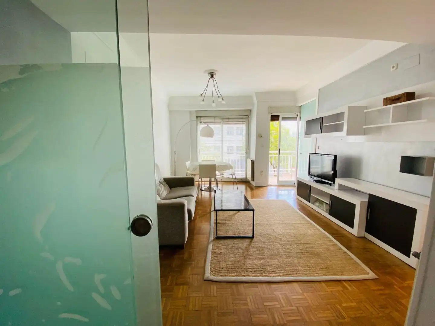 Wohnzimmer von Wohnung zur Miete in Egia 