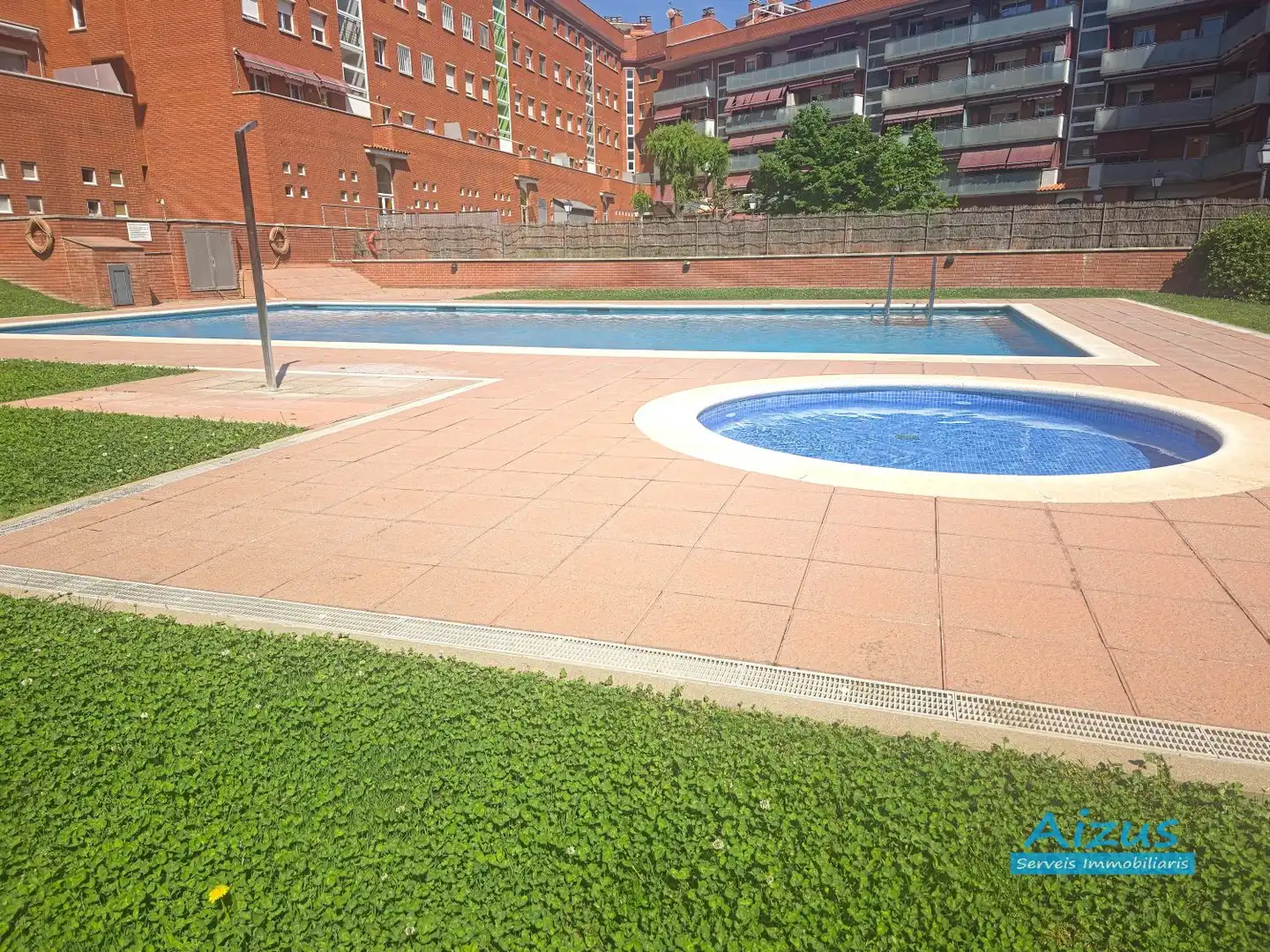 Piscina de Piso en venta en Ripollet con Calefacción, Trastero y Horno