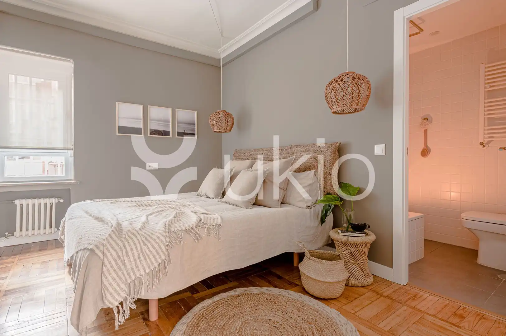 Dormitori de Apartament de lloguer en Madrid amb Aire condicionat, Calefacció i Moblat