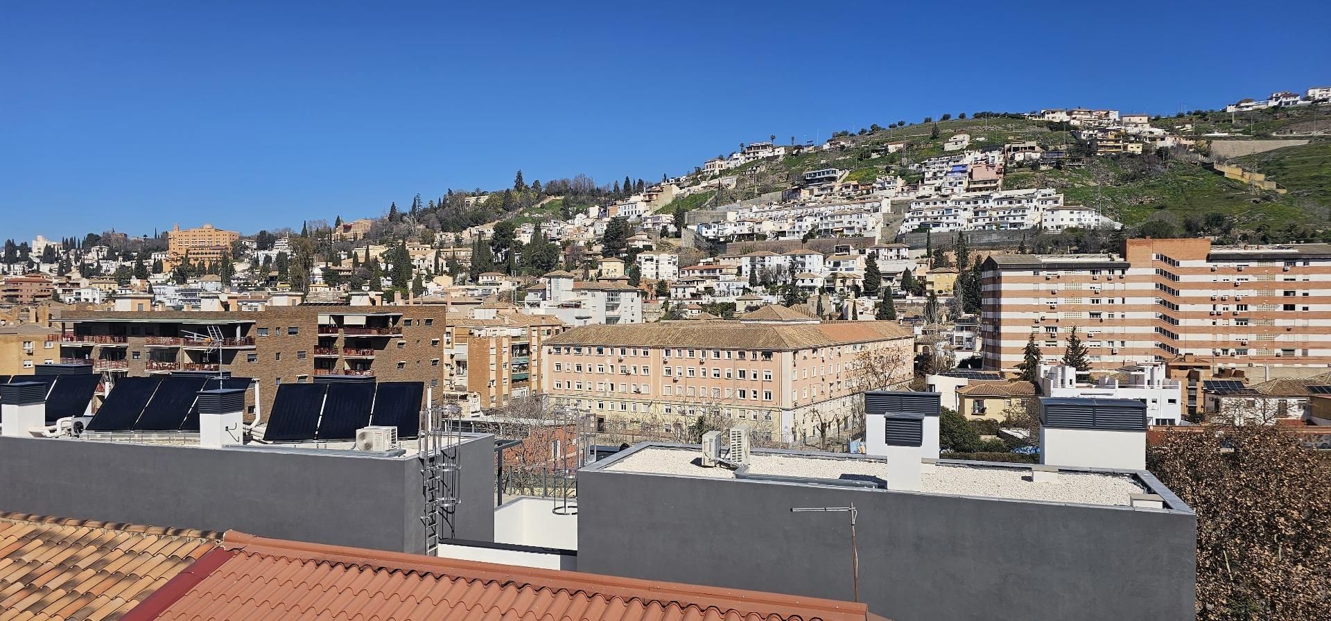 Vista exterior de Casa adosada de lloguer en  Granada Capital amb Aire condicionat, Terrassa i Traster