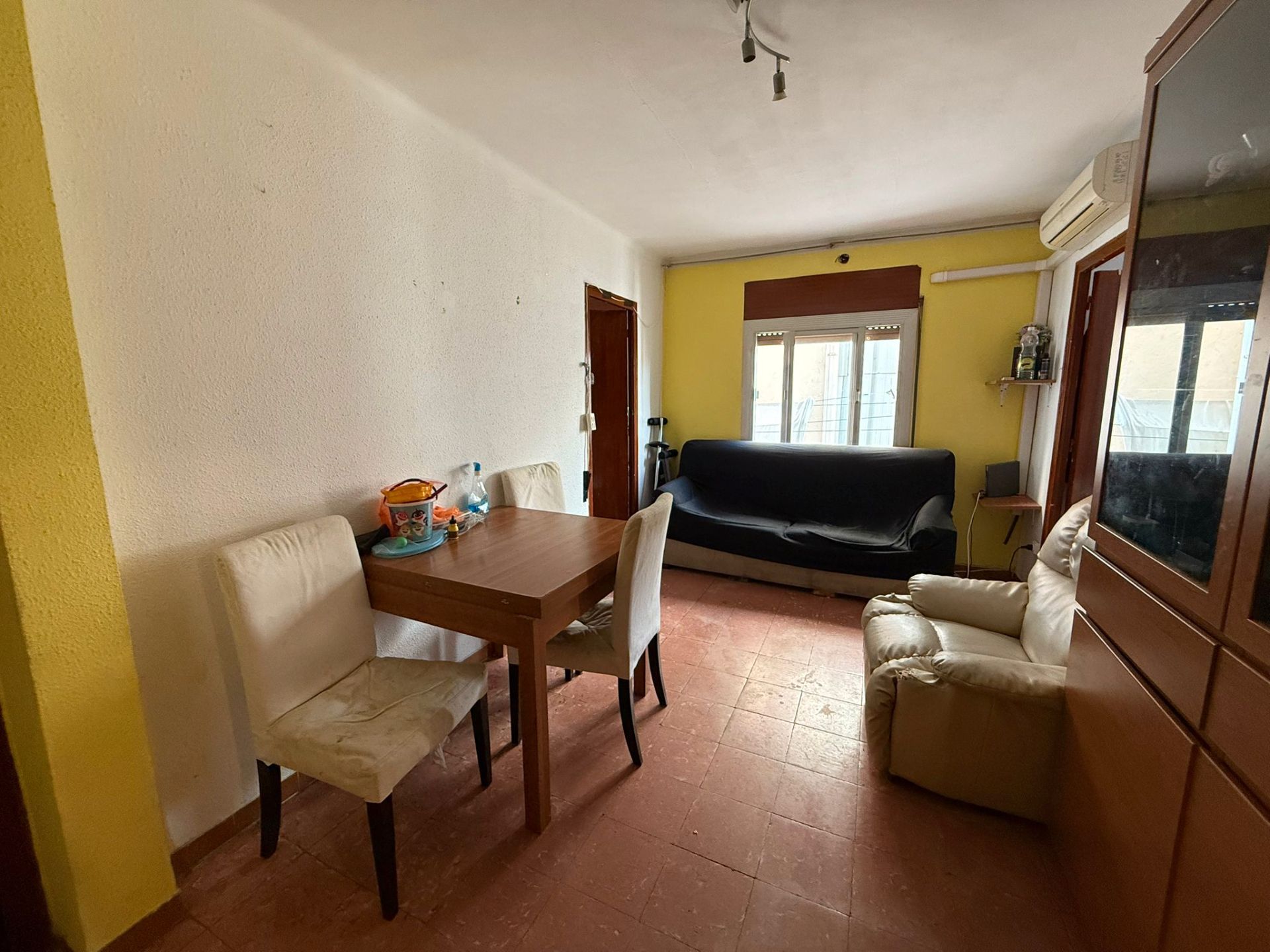 Living room of Flat for sale in L'Hospitalet de Llobregat