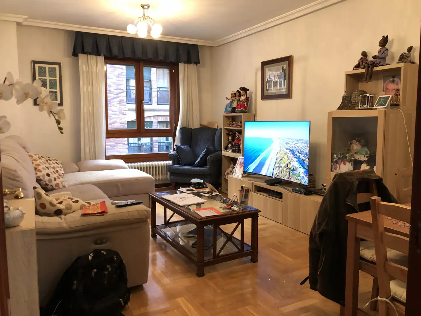 Living room of Flat for rent in Oviedo   with Heating, Parquet flooring and Storage room