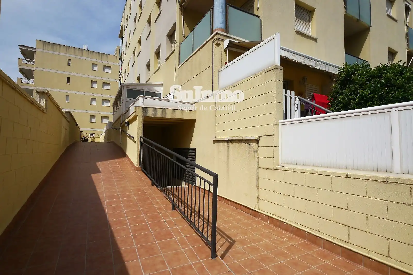 Vista exterior de Pis en venda en Calafell amb Aire condicionat, Terrassa i Piscina