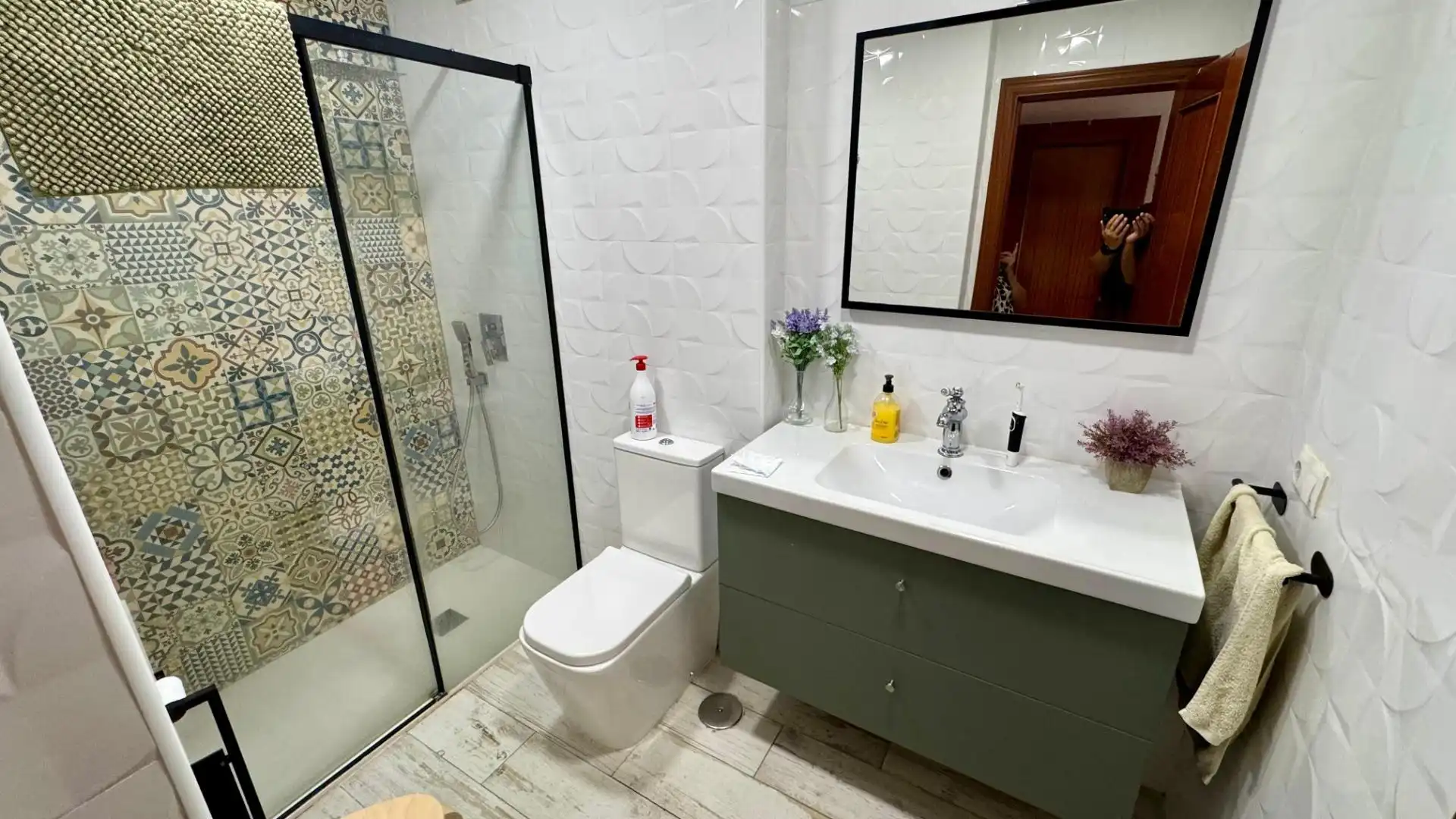 Bathroom of Flat for sale in Rincón de la Victoria  with Air Conditioner and Storage room