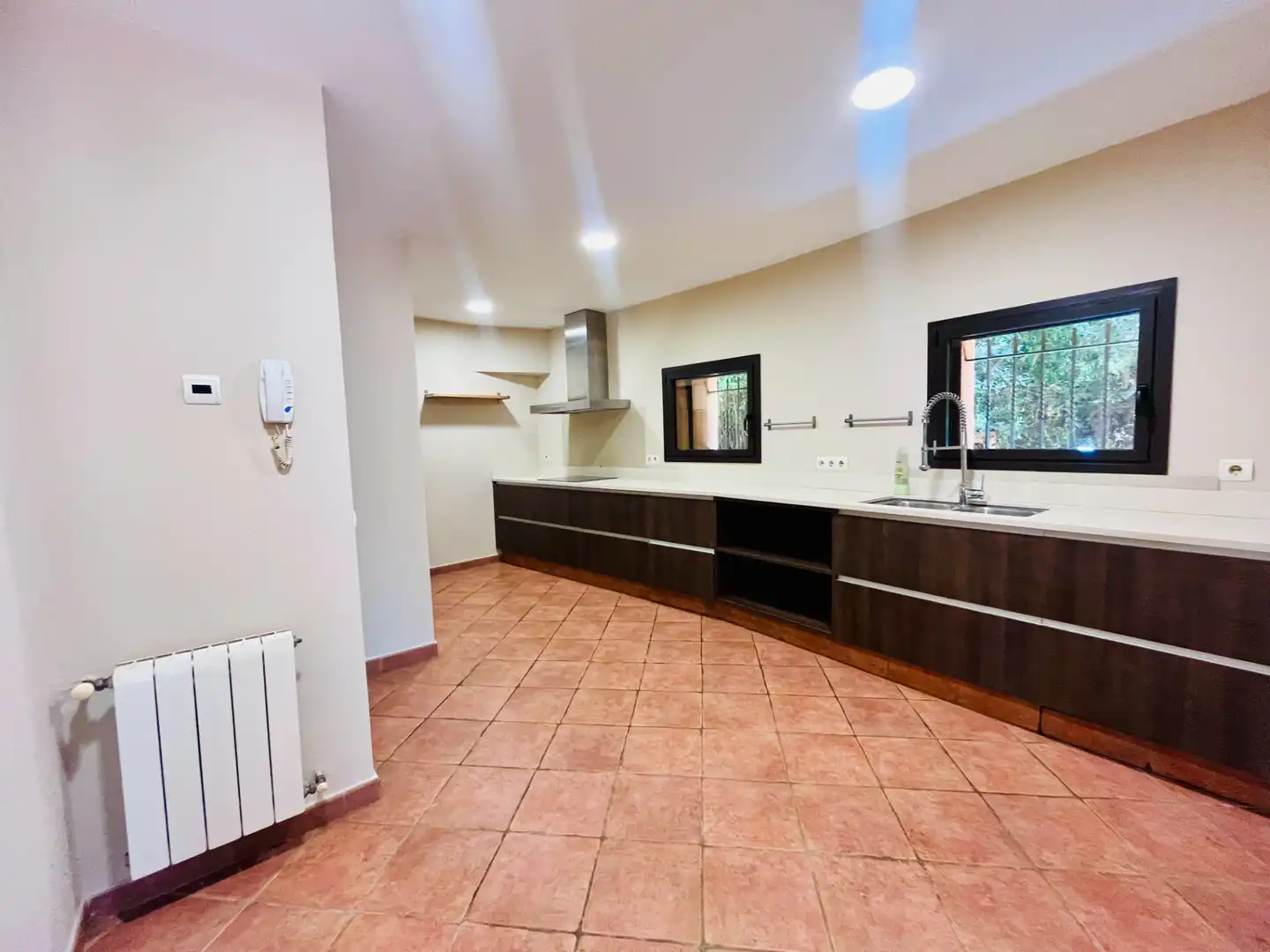 Küche von Country house zur Miete in Fornells de la Selva mit Heizung, Privatgarten und Ofen