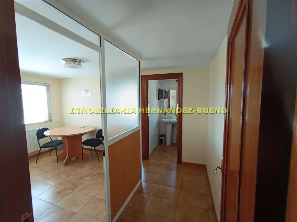 Büro zur Miete in Salamanca mit Klimaanlage, Heizung und Möbliert
