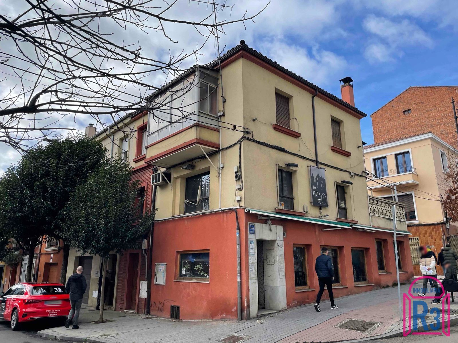 Vista exterior de Casa o xalet en venda en León Capital  amb Terrassa