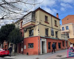 Vista exterior de Casa o xalet en venda en León Capital  amb Terrassa